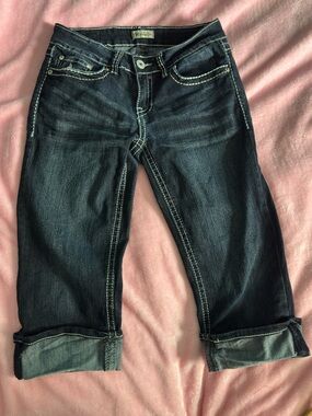 YMI Dark Wash Tapered Embroidered Flare Leg Denim Capri Jeans Size 7